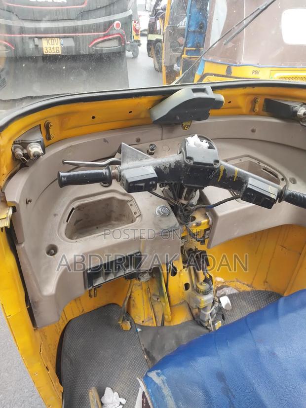 Bajaj RE 2014 Yellow - thumbnail 4