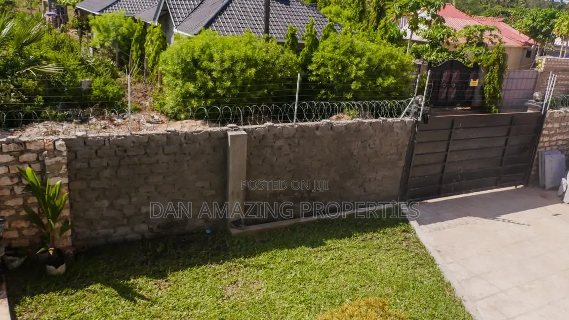 4bdrm Maisonette in Mvindeni Plus Dsq, Diani for sale