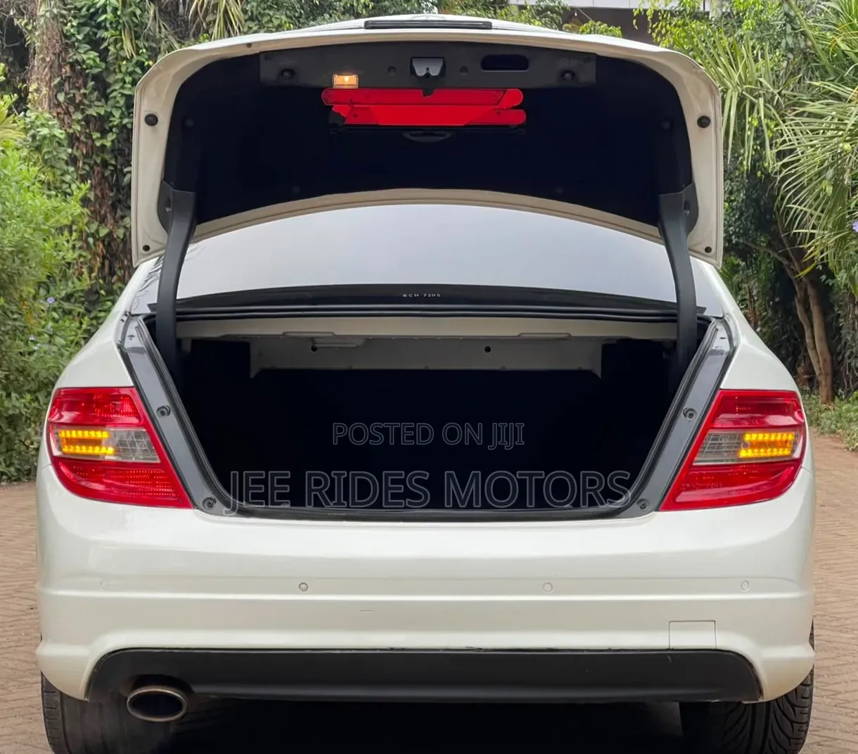 Mercedes-Benz C200 2009 Pearl