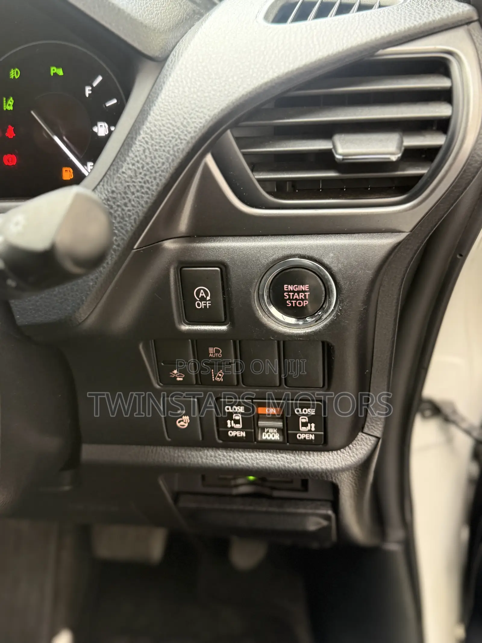 Toyota Esquire 2.0 AWD (7 seater) 2019 White