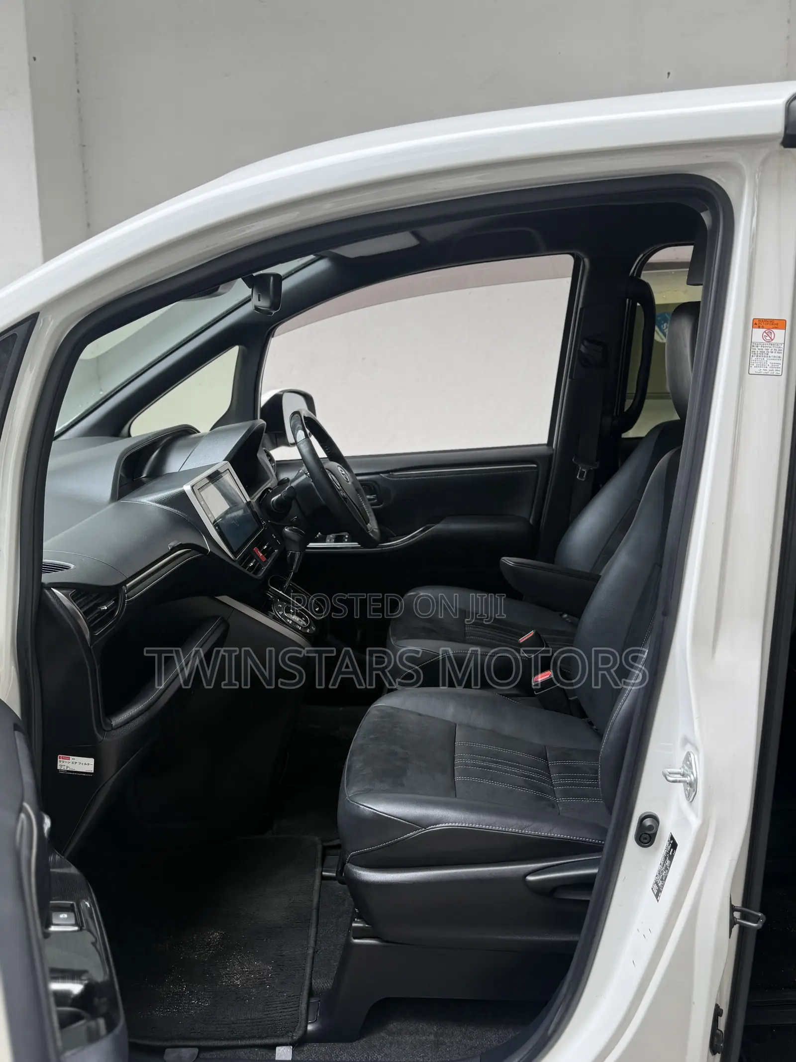 Toyota Esquire 2.0 AWD (7 seater) 2019 White