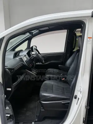 Toyota Esquire 2.0 AWD (7 seater) 2019 White