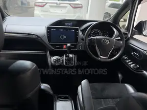 Toyota Esquire 2.0 AWD (7 seater) 2019 White
