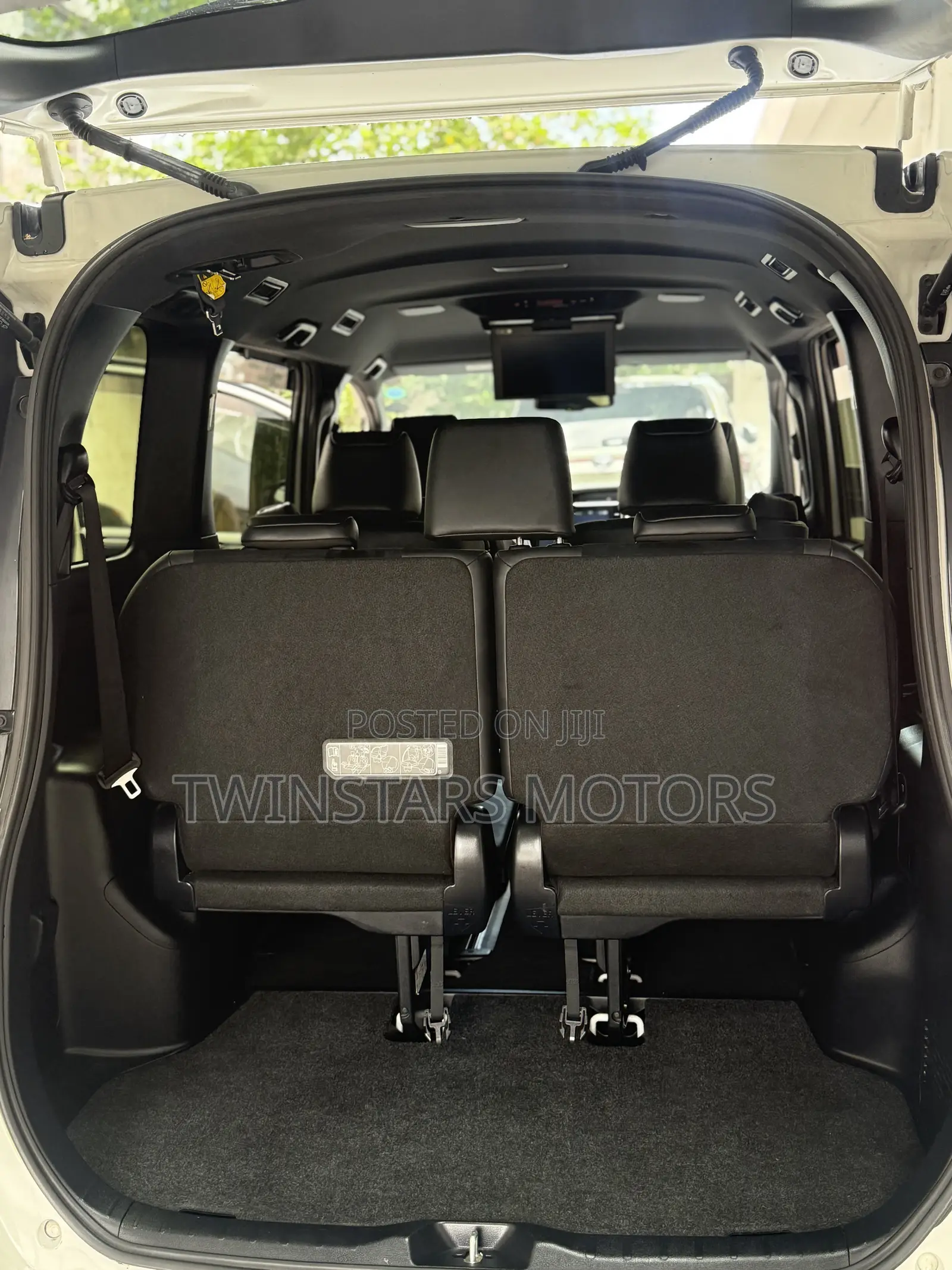 Toyota Esquire 2.0 AWD (7 seater) 2019 White