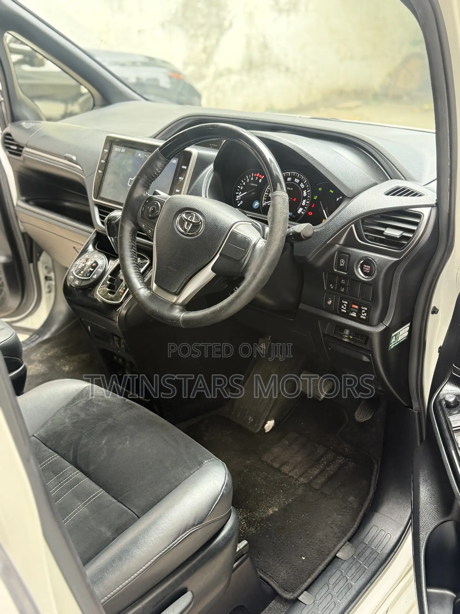 Toyota Esquire 2.0 AWD (7 seater) 2019 White