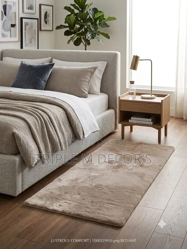 Extra Comfortable Rabbit Fur Bedside Mats - thumbnail 2