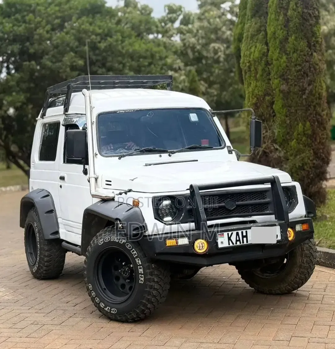 Suzuki Samurai 1995 White