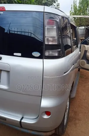 Toyota Sienta 2014 Silver
