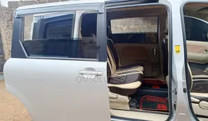 Toyota Sienta 2014 Silver