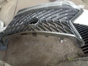 Lexu 570 Sport Grille