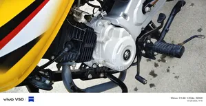 Bajaj Boxer 150 UG 2026 Yellow