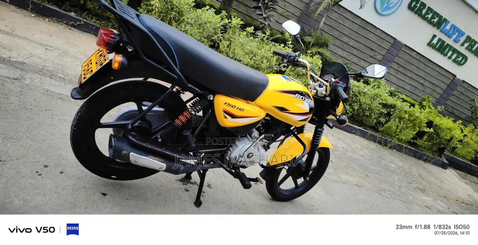 Bajaj Boxer 150 UG 2026 Yellow