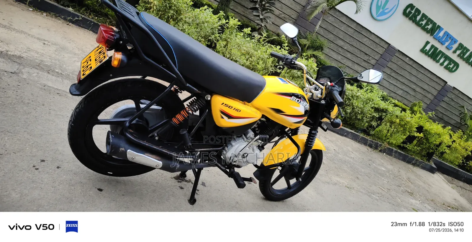 Bajaj Boxer 150 UG 2026 Yellow