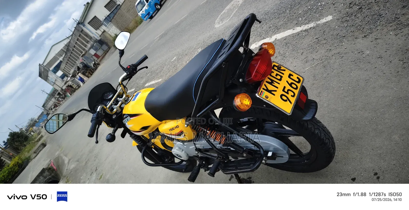 Bajaj Boxer 150 UG 2026 Yellow