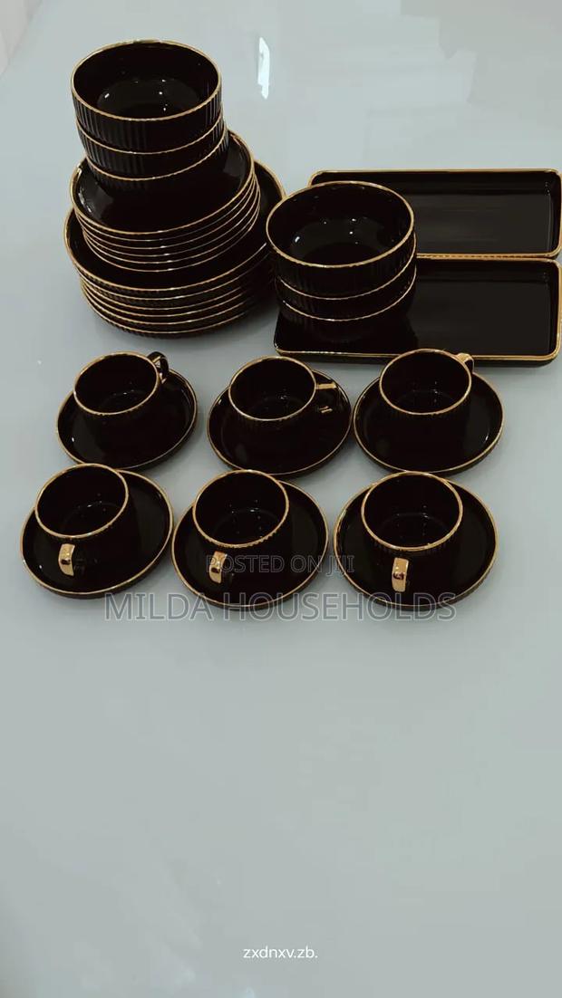 Elegant European Porcelain Dinner Set
32pcs Dinner Set