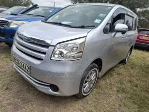 Toyota Noah 2008 Silver
