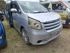 Toyota Noah 2008 Silver