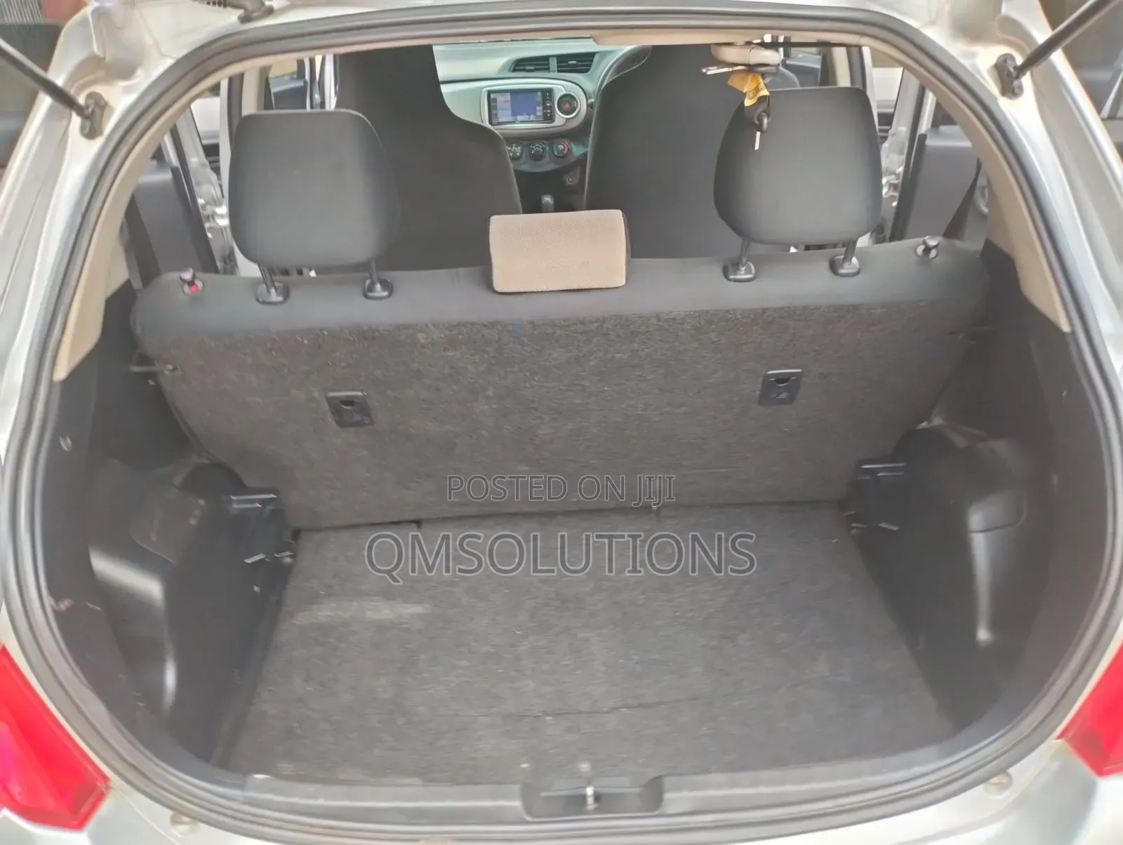 Toyota Vitz 2012 Silver