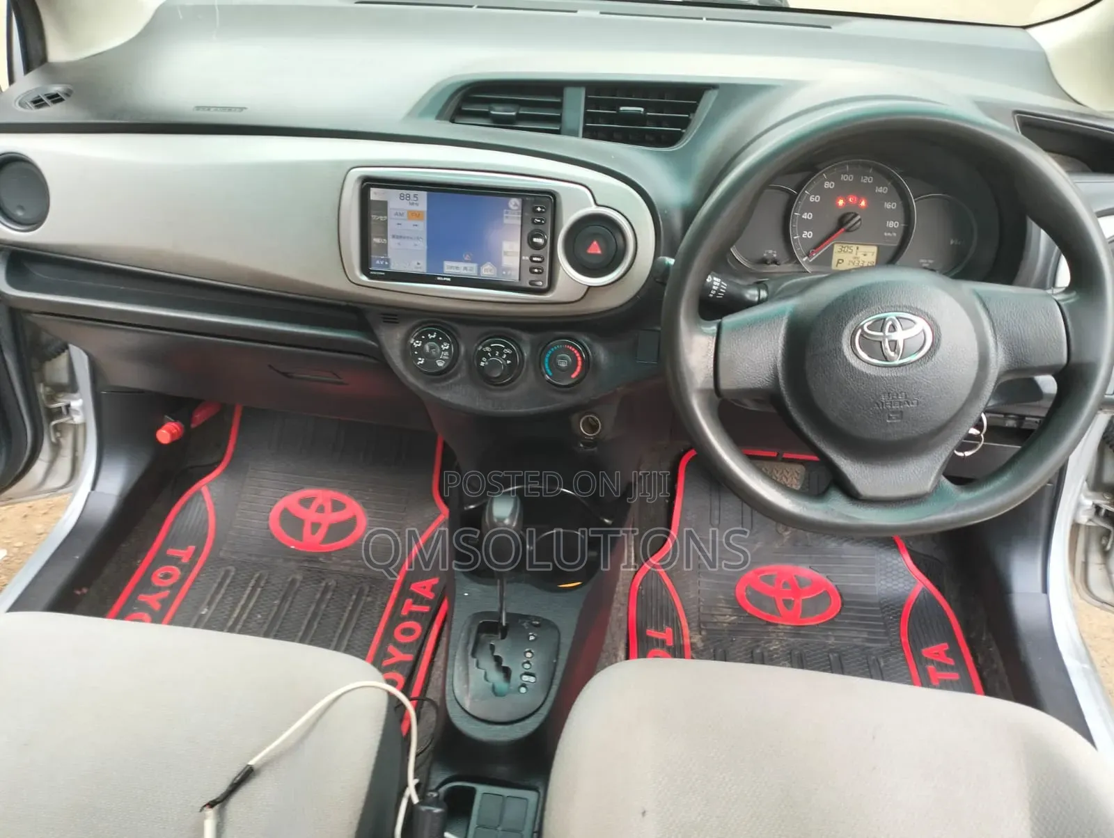 Toyota Vitz 2012 Silver