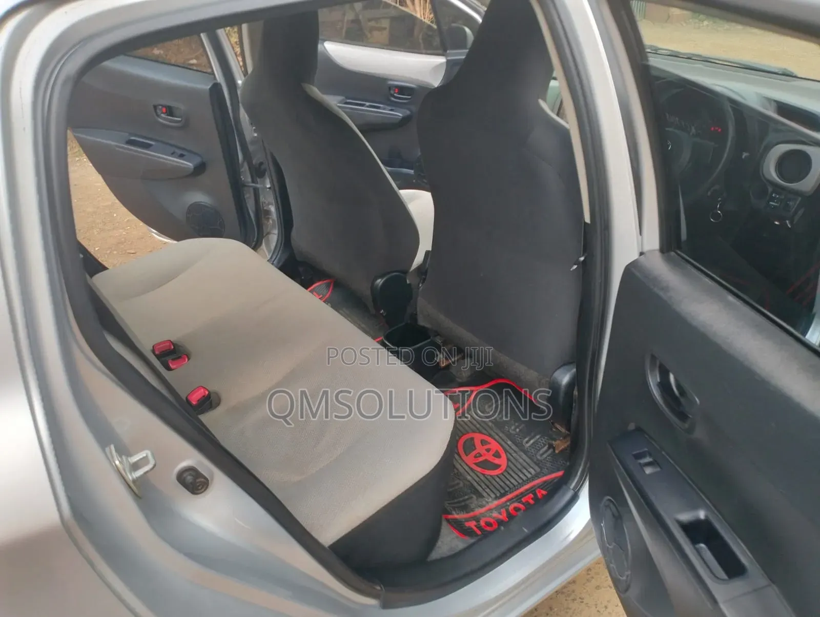 Toyota Vitz 2012 Silver