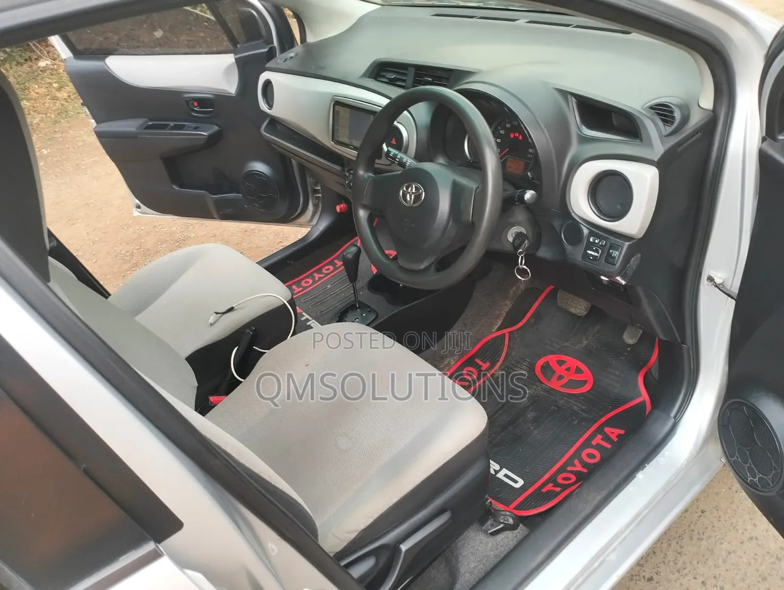 Toyota Vitz 2012 Silver