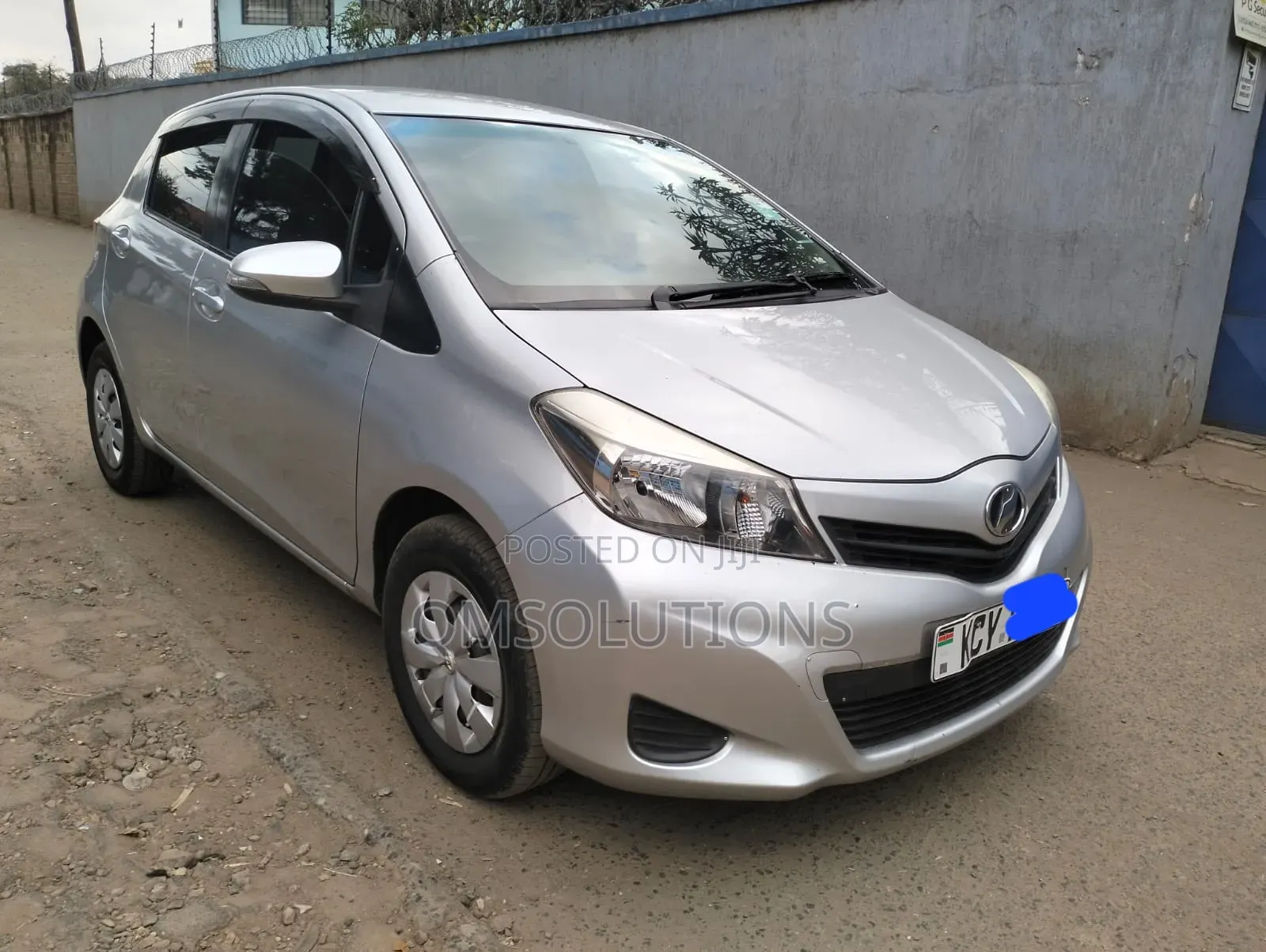 Toyota Vitz 2012 Silver