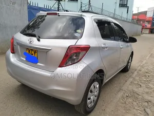 Toyota Vitz 2012 Silver