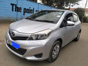 Toyota Vitz 2012 Silver