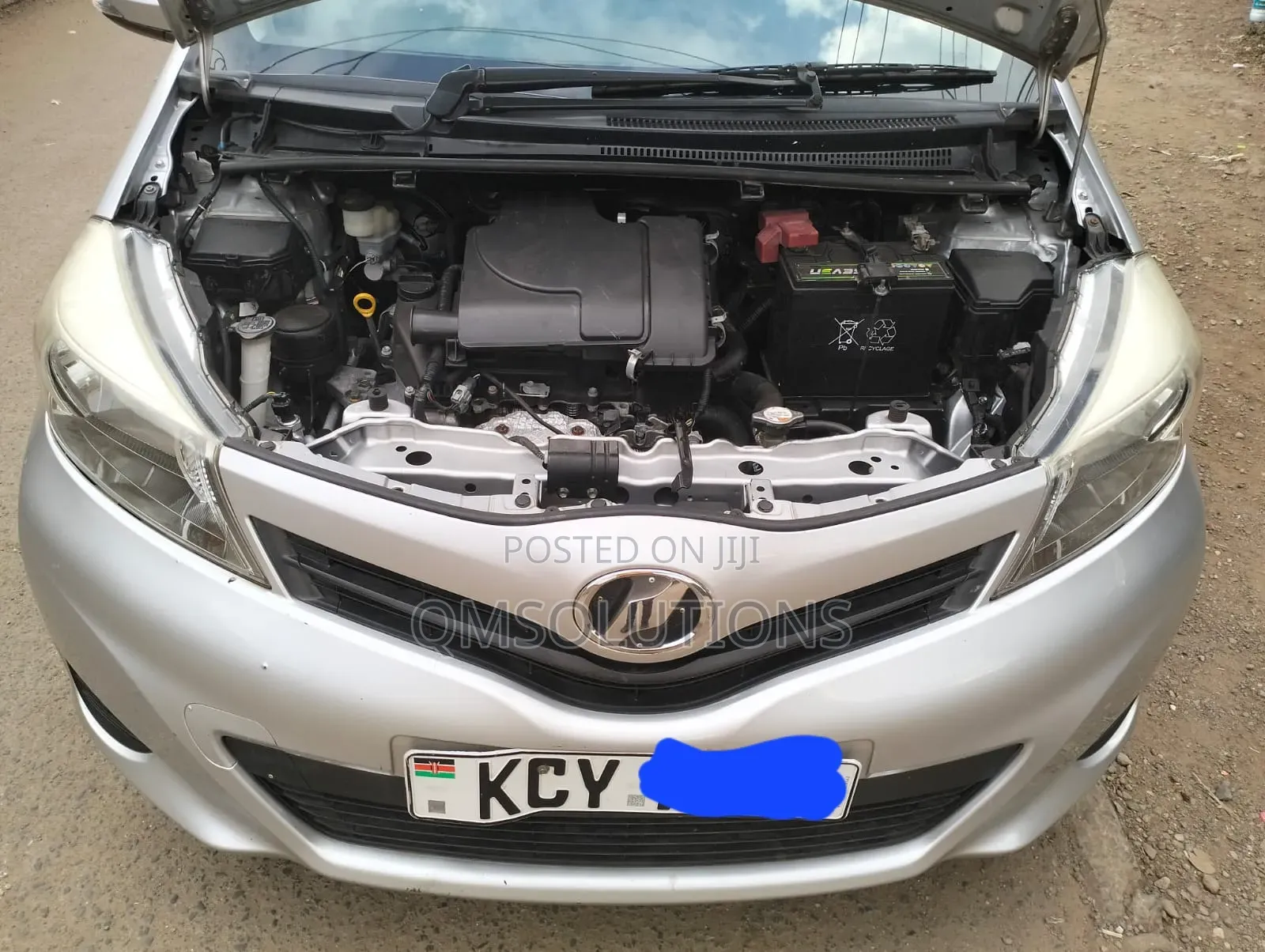 Toyota Vitz 2012 Silver
