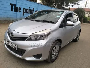 Toyota Vitz 2012 Silver