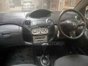 Toyota Vitz 2004 Gold