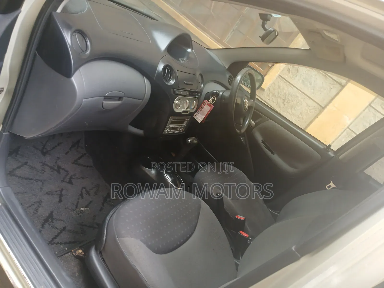 Toyota Vitz 2004 Gold