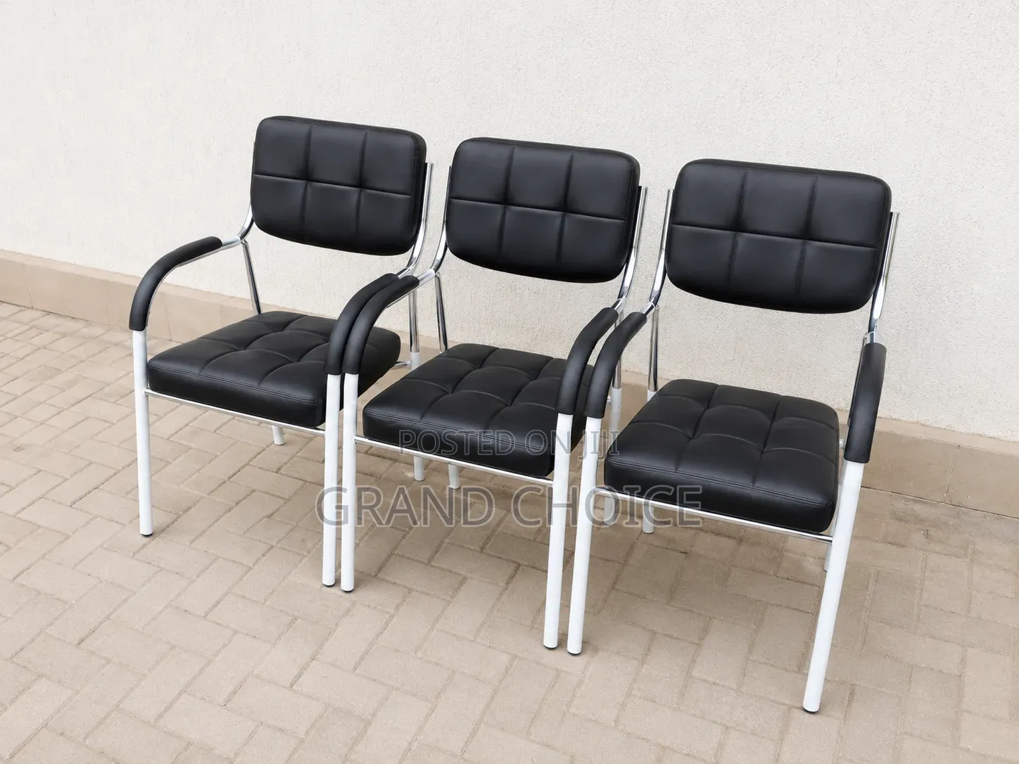 Modern Black Visitors Office Chair With Armrest