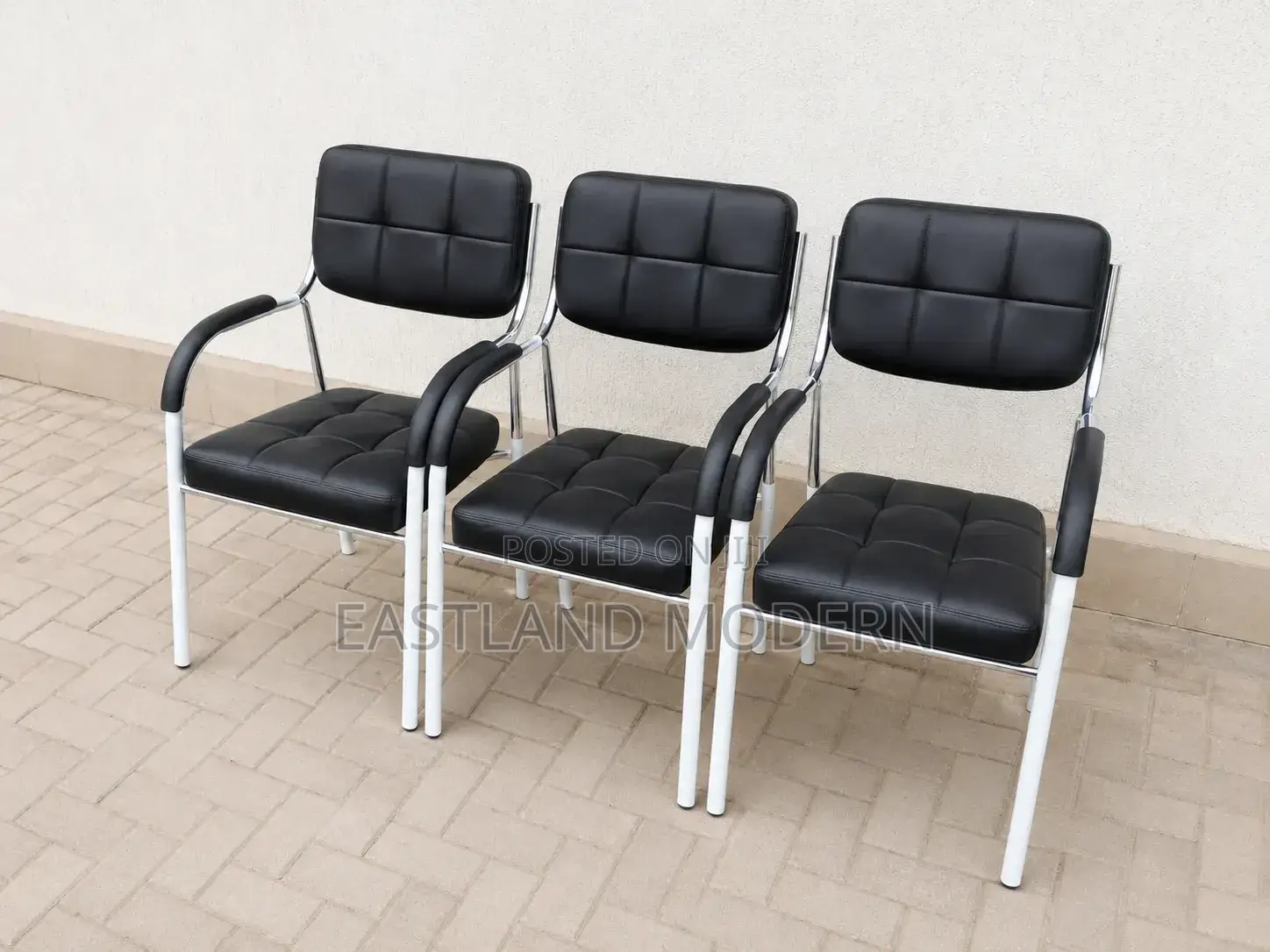 Modern Black Visitors Office Chair With Armrest