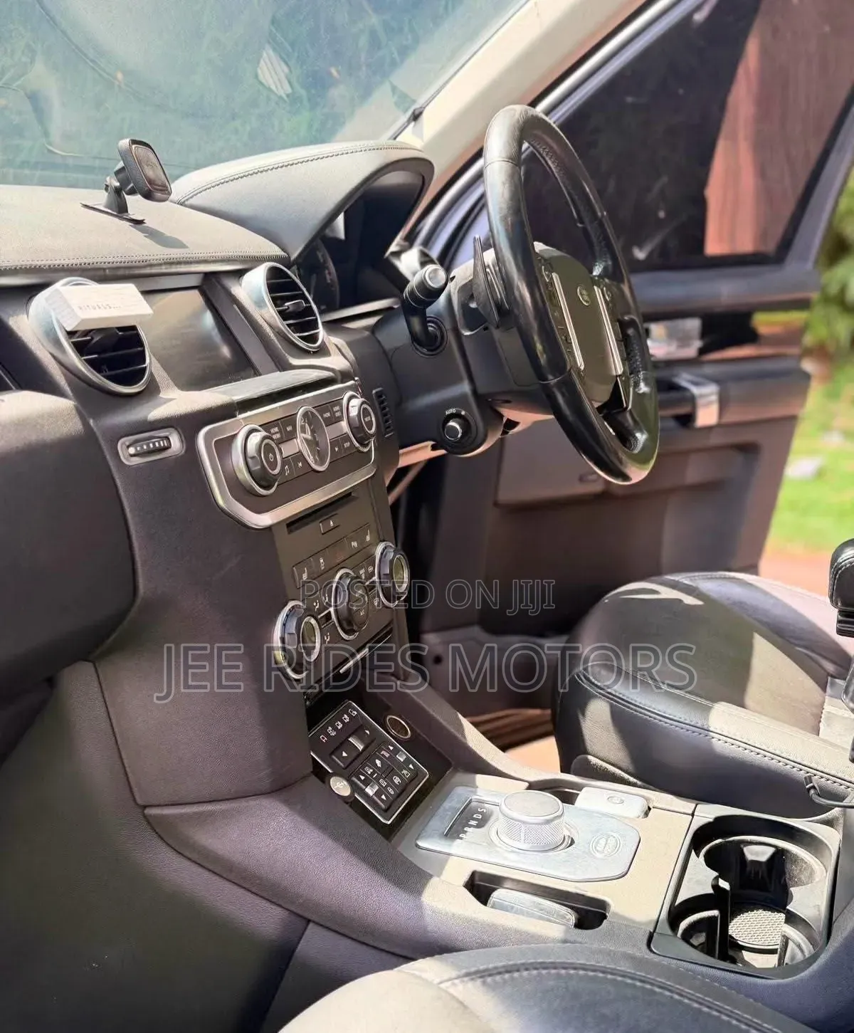 Land Rover Discovery 2016 Matt Black