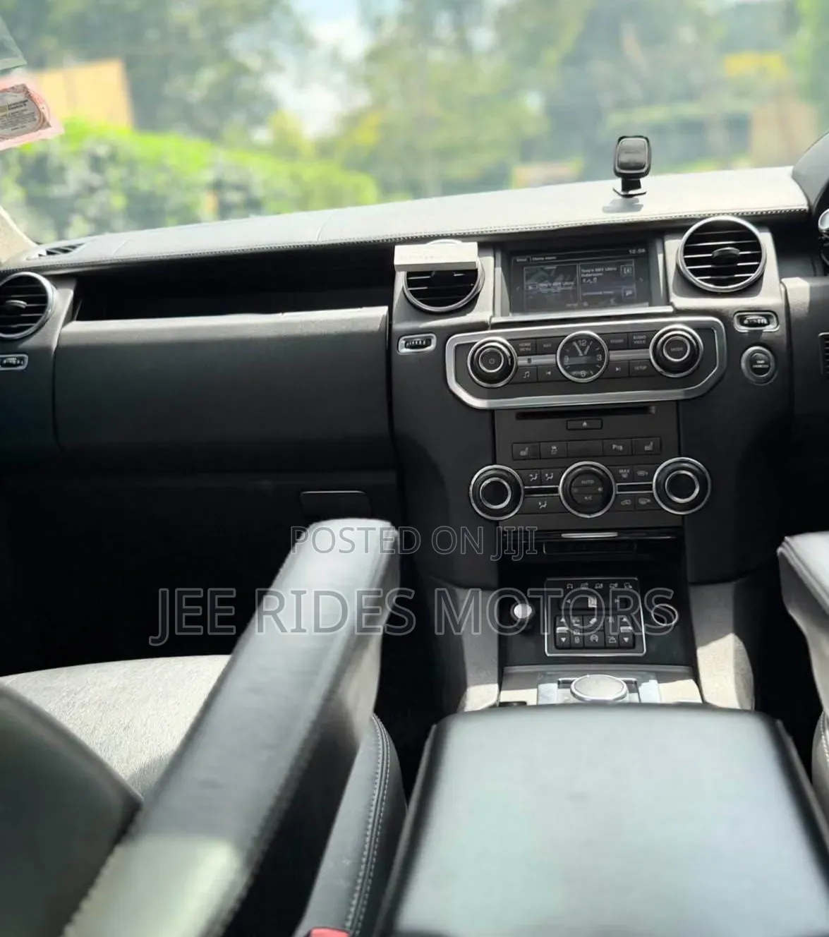 Land Rover Discovery 2016 Matt Black