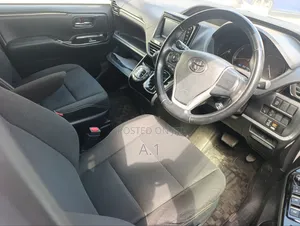 Toyota Esquire 2019 Off white