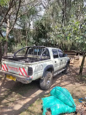 Toyota Hilux 2001 Beige