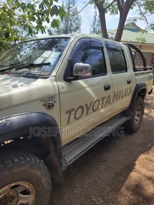 Toyota Hilux 2001 Beige