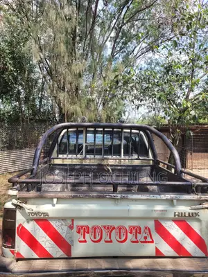 Toyota Hilux 2001 Beige