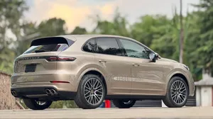 Porsche Cayenne 2019 Gold