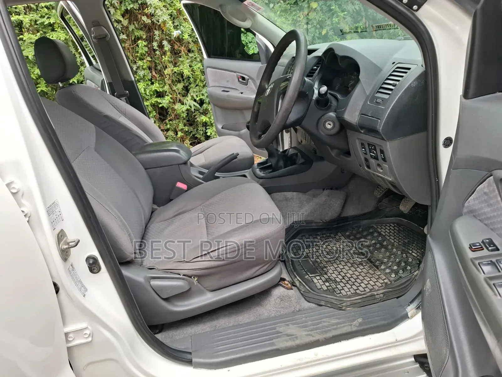 Toyota Hilux 2012 White