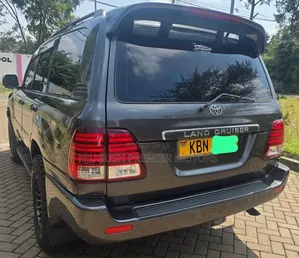 Toyota Land Cruiser 2005 Gray