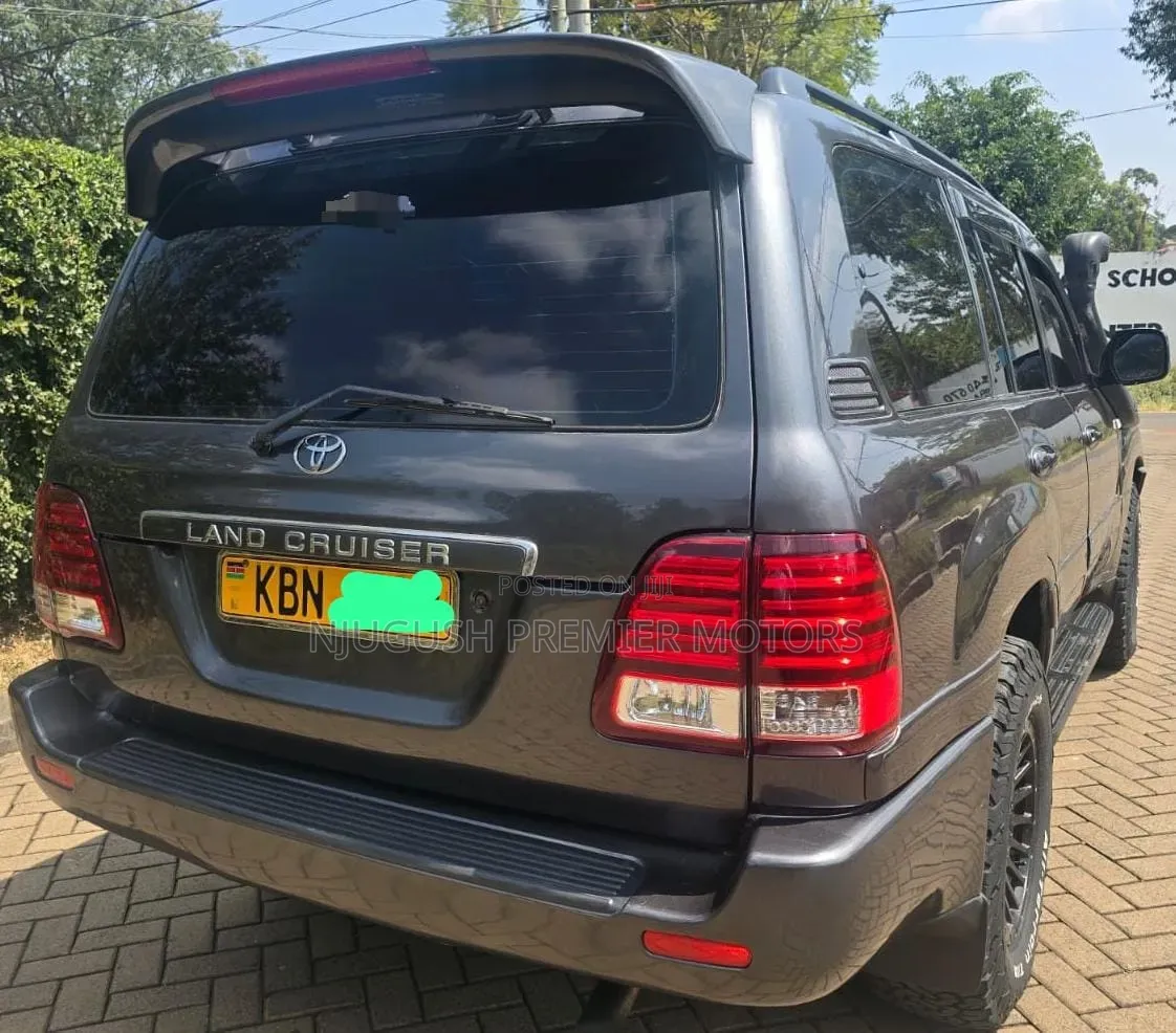 Toyota Land Cruiser 2005 Gray