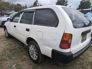 Toyota Corolla 2000 White