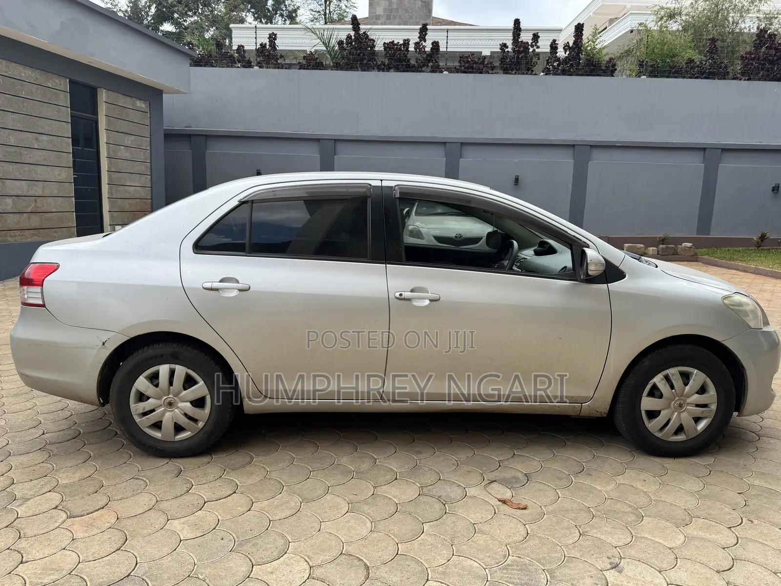 Toyota Belta 2011 Silver