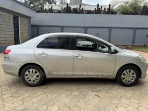 Toyota Belta 2011 Silver