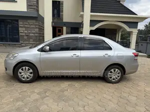 Toyota Belta 2011 Silver