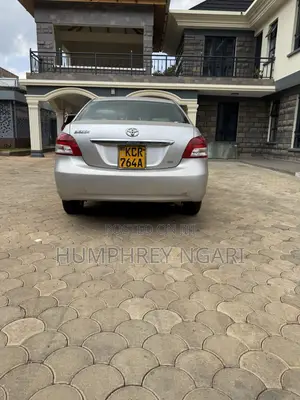 Toyota Belta 2011 Silver