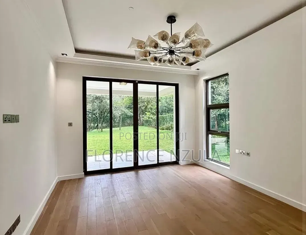5bdrm Mansion in Hardy for sale
